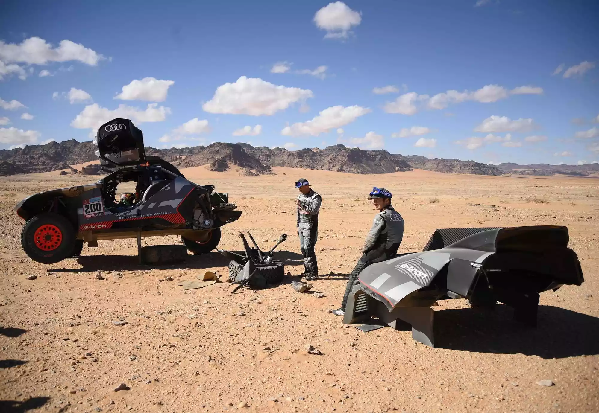 Stéphane Peterhansel (à gauche) et son copilote Edouard Boulanger. AFP