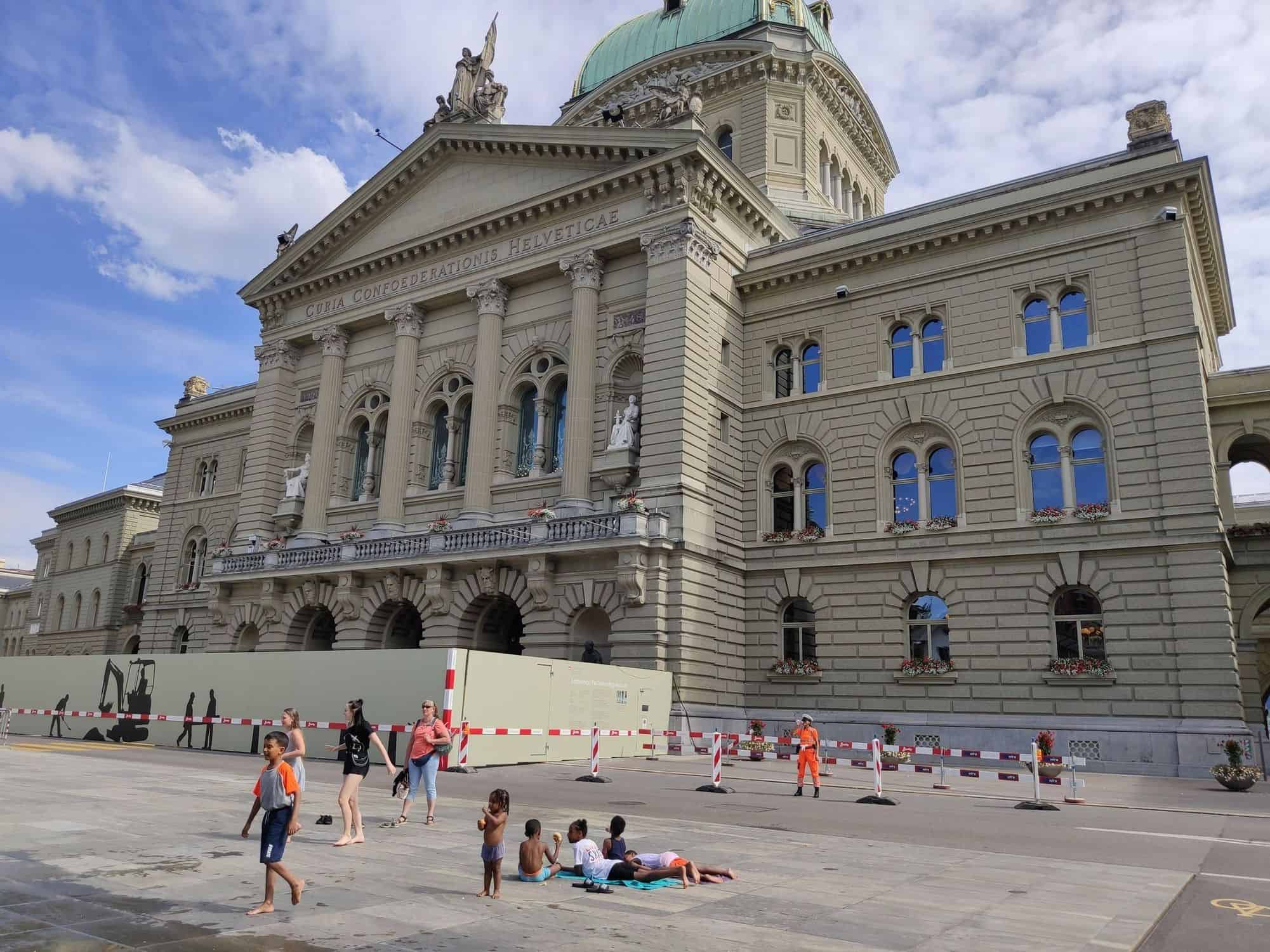 Palissade opaque Les nouveaux travaux de sécurité se déroulent à l’abri des regards. Arthur Grosjean