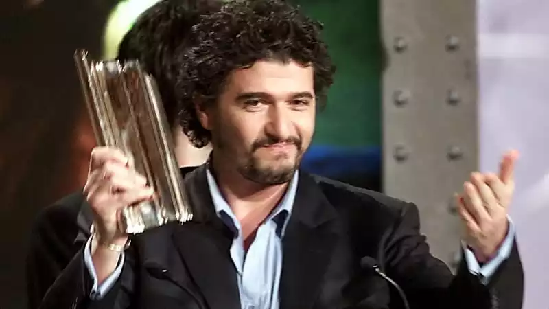 Daniel Lévi, au moment de recevoir une victoire de la Musique, pour son rôle de Moïse dans la comédie Musicale "Les Dix Commandements", le 21 janvier 2001 - Vanina Lucchesi - AFP