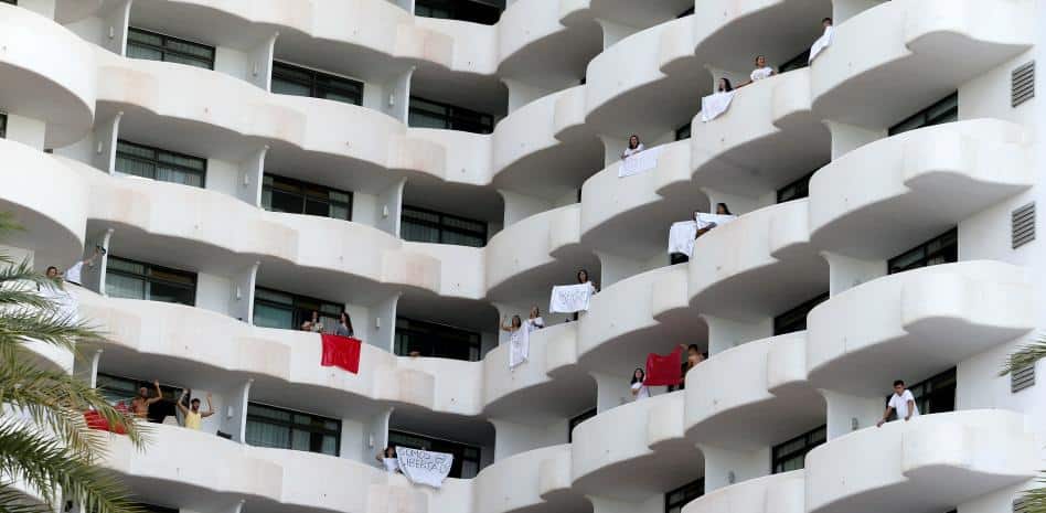 Les étudiants présentant un test positif au coronavirus doivent rester confinés dans leur chambre d’hôtel de Palma de Majorque. ENRIQUE CALVO / Reuters